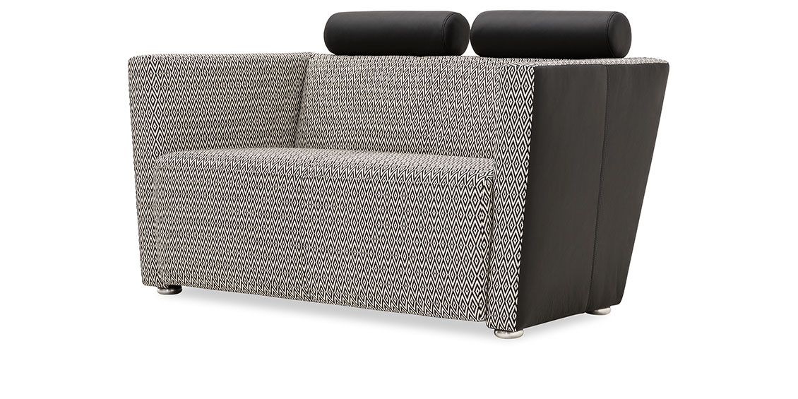 ARTHE - Sessel im Hahnentritt Muster von Sonnhaus und Kopfrolle in Leder