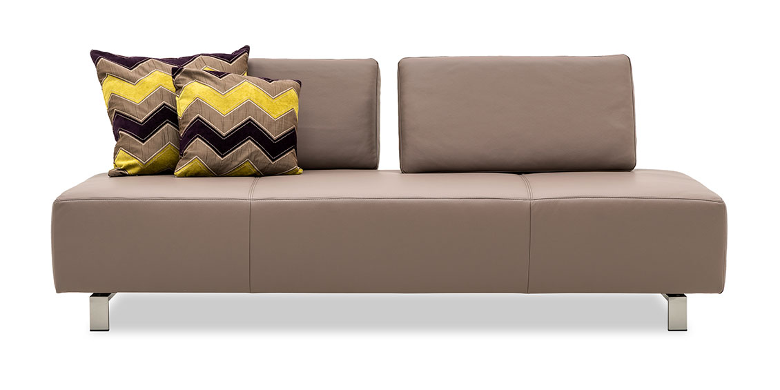 ASTOR - 2,5 Platz Sofa in Leder Napoli clay mit Dekokissen