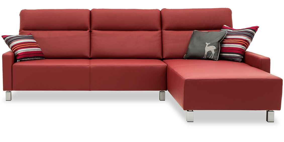 BATIDA - 2,5 Platz Sofa mit Longchair in rotem Leder Napoli mit Finesse Armlehnen