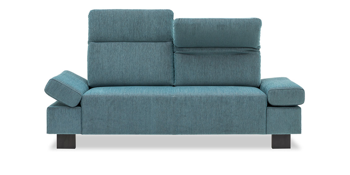 BATIDA - 2 Platz Sofa mit Finesse Armlehnen in blauem Stoff JAB Unito