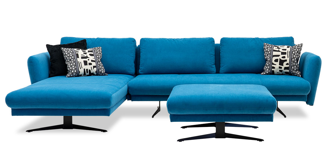 BEACH - Longchair mit 2,5 Platz Sofa und Hocker, bezogen in Stoff Aristide Arthur II ink