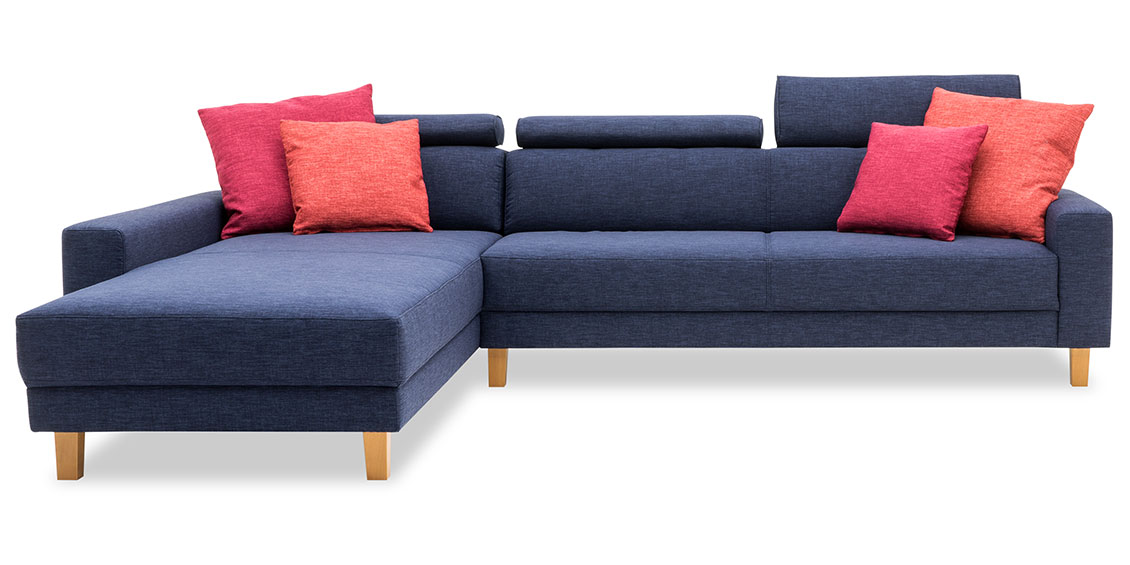 BEGUM - 2,5 Platz Sofa mit Longchair und Amica Armlehnen im Stoff HF Como nachtblau