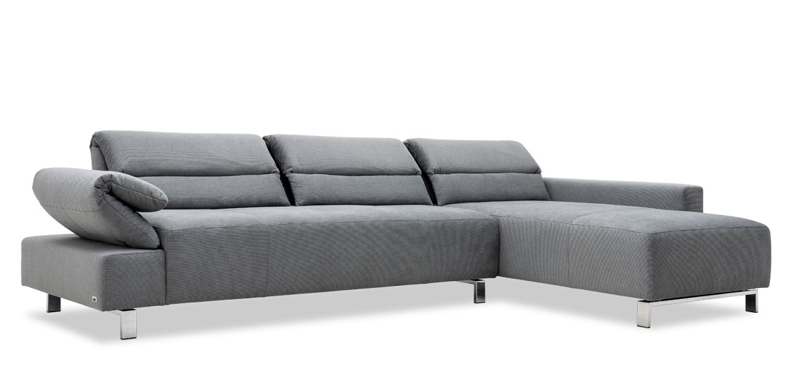 BOA - 2,5 Platz Sofa mit Longchair eingeklappten Rücken in Stoff Aurelio Haus Elena grau