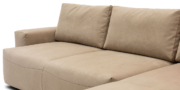 CARLO - Detailbild der großzügigen Sitzfläche vom Lounge-Sofa