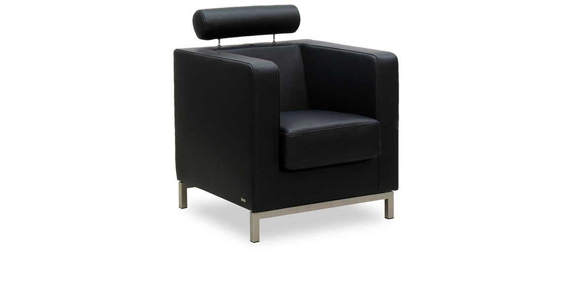CARO - Sessel mit Kopfstütze in schwarzem Leder