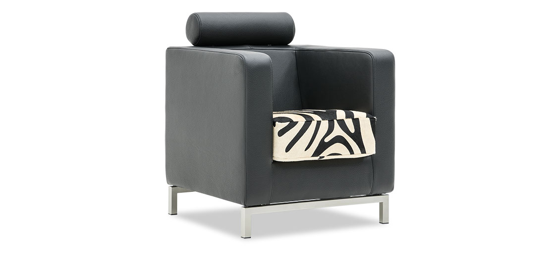 CARO - Sessel in Leder schwarz mit Sitz in Zebraoptik