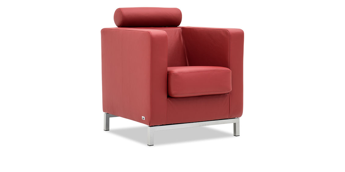 CARO - Sessel mit Kopfrollein in Leder rot