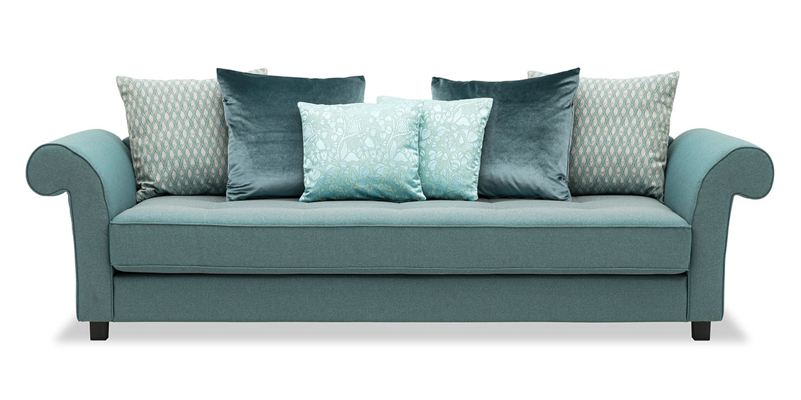DIVAN - Sofa in grau-blauem Stoff Mercis Elize mit passenden Zierkissen im Stoff von Backhausen und Carlucci di Chivasso