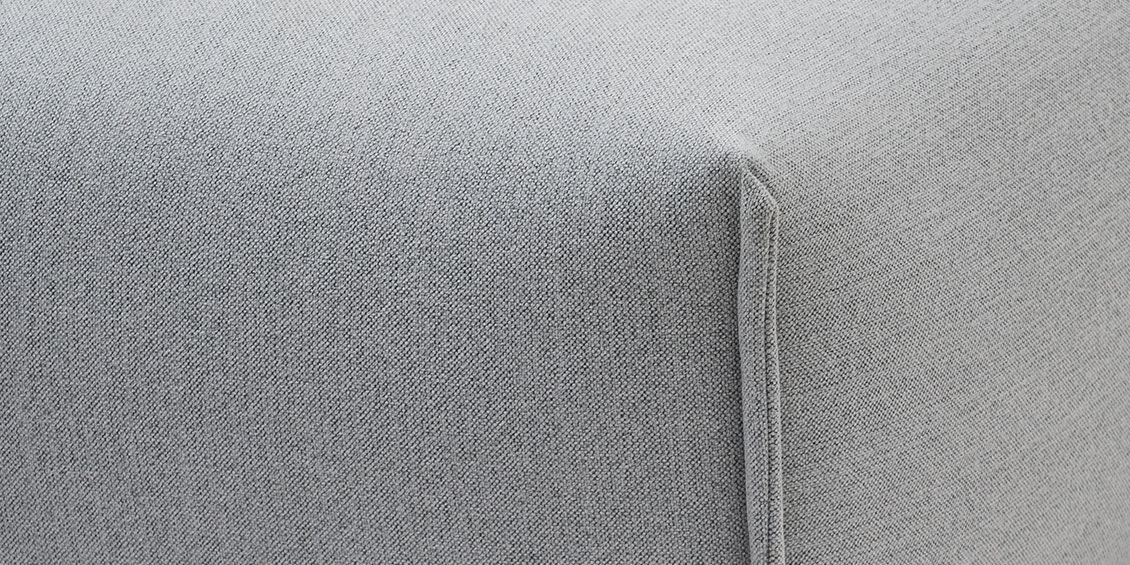 FLOW - Detailbild der dekorativen Biese an der Sitz-Außenkante