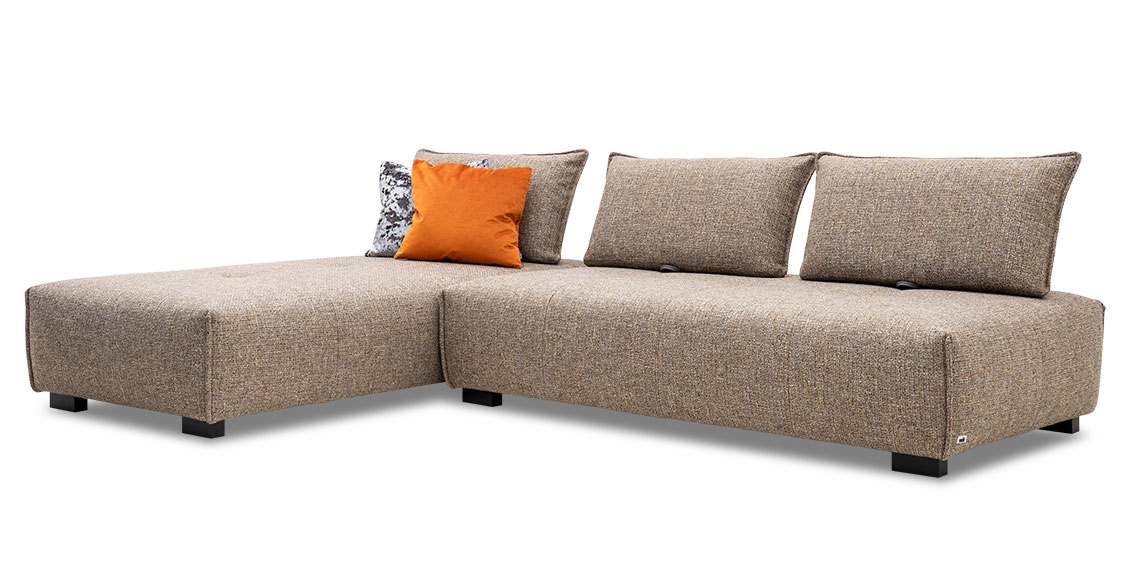 FLOW - Longchair mit 2,5 Platz Sofa in Stoff Sonnhaus Momento chiny natur-braun