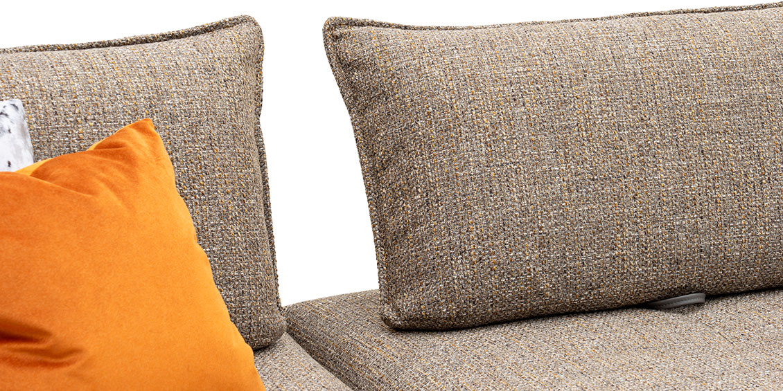 FLOW - Detailbild vom Rücken mit Sitztiefenverstellung in Stoff Sonnhaus Momento