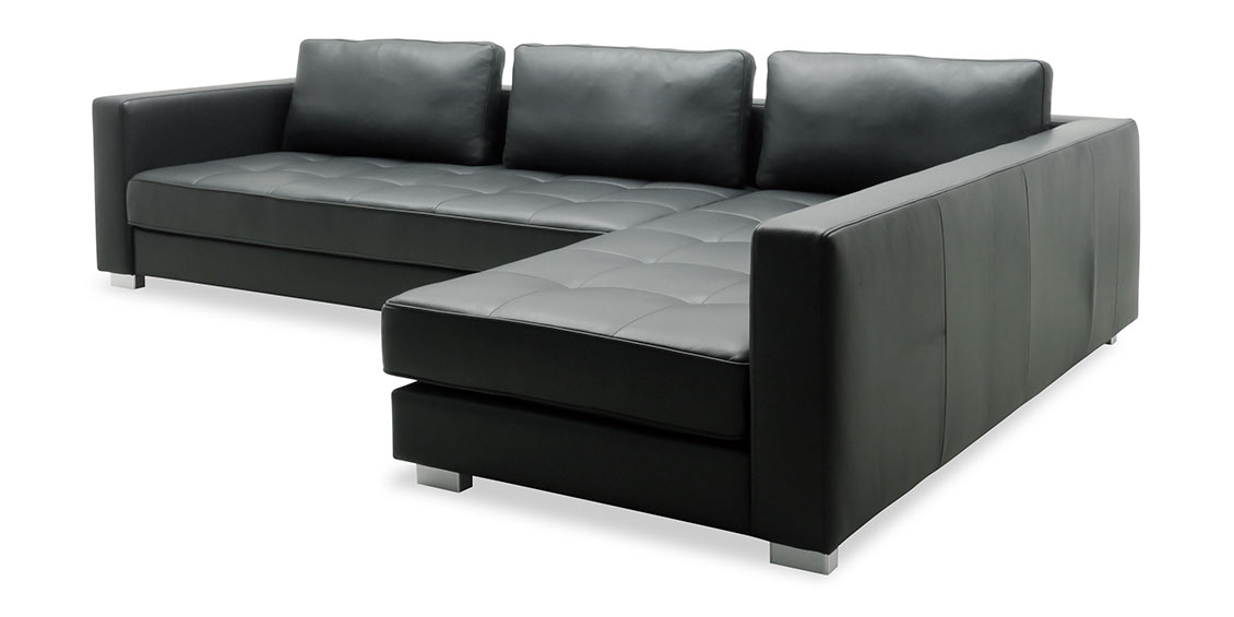 LIVING - Echsofa in schwarzem Leder mit Keder und Steppung