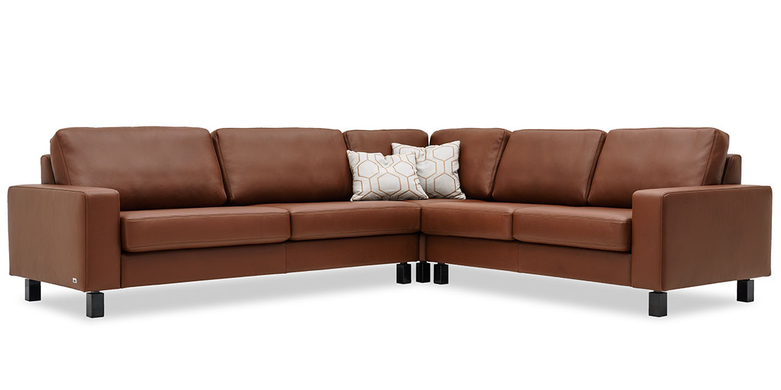 MENTA - Ecksofa in Leder Sierra Antique braun mit Zierkissen