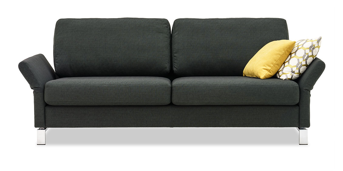 MILO - 2,5 Platz Sofa in grauem Stoff mit Dekokissen