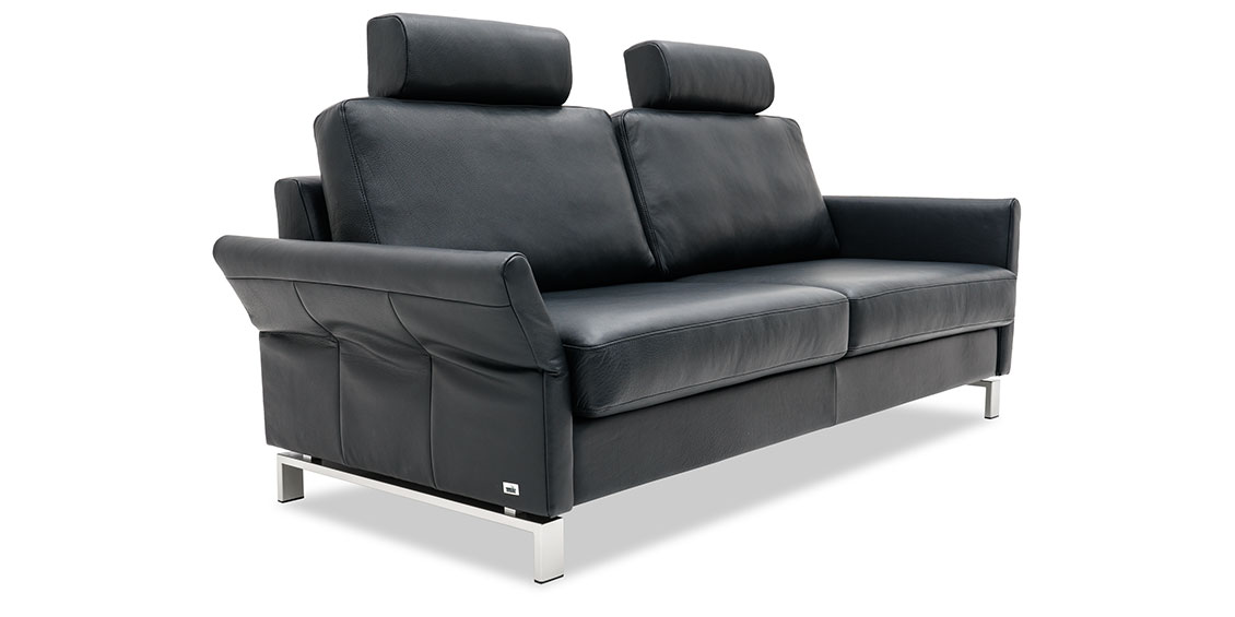 MILO - 2,5 Platz Sofa mit Nackenstütze in schwarzem Leder seitliche Ansicht