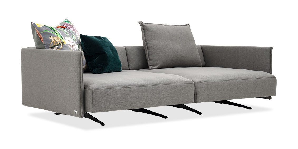 OCEAN - 2 Platz Sofa in Stoff Seattle Elephant grau mit Zierkissen