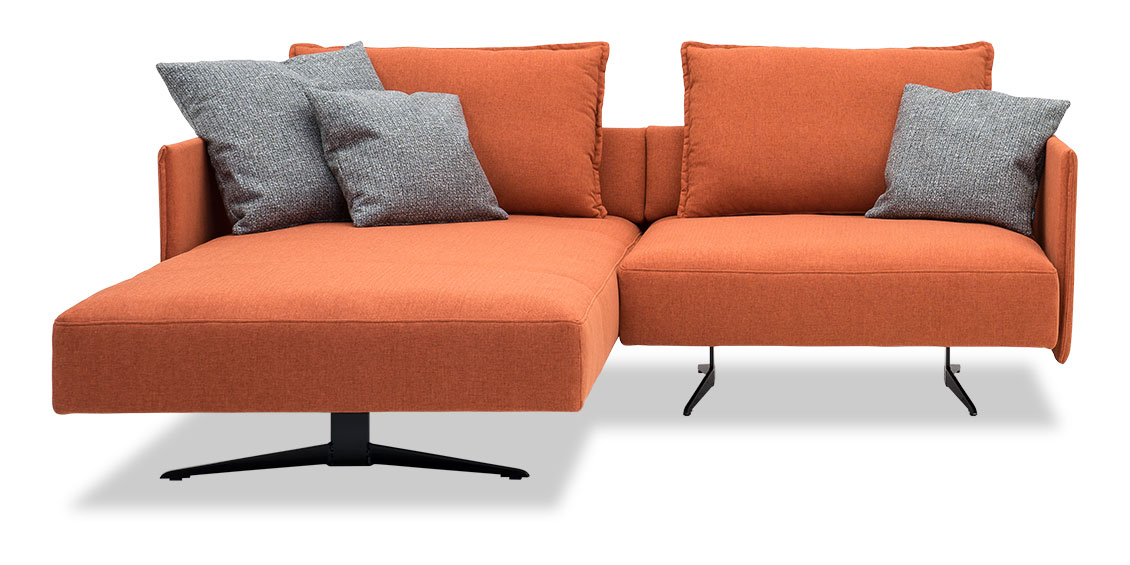 OCEAN - 1 Platz Sofa mit Longchair in Stoff S&V Provence orange mit Dekokissen