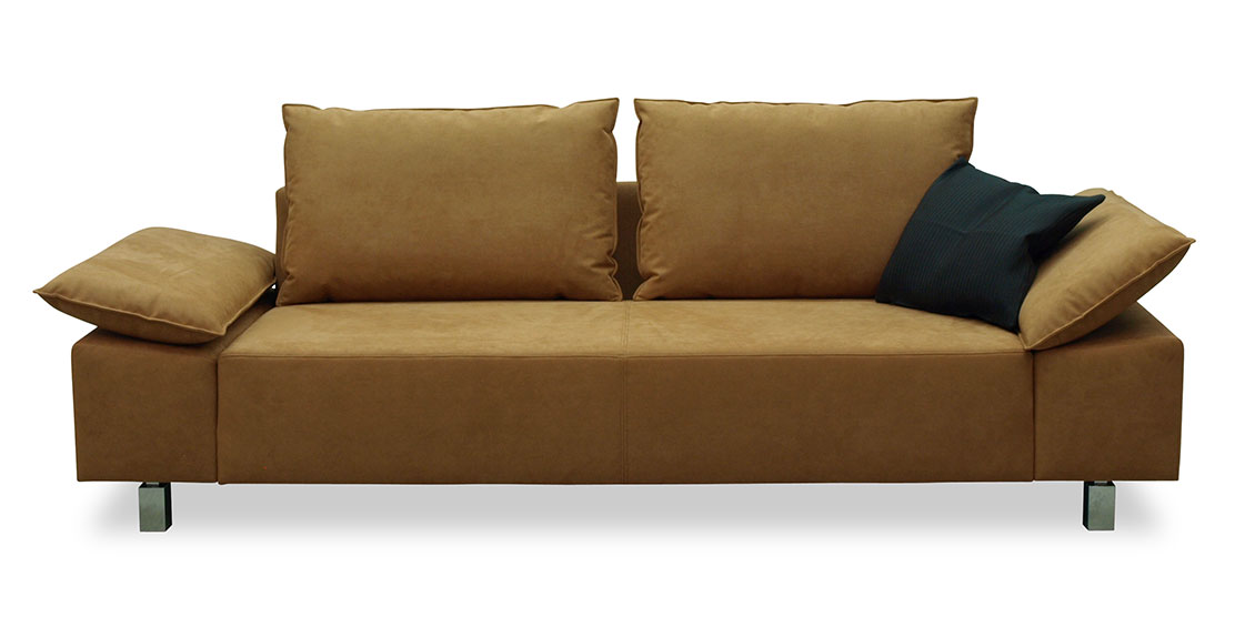 PABLO - 2,5 Platz Sofa in hellbraunem Alcantara