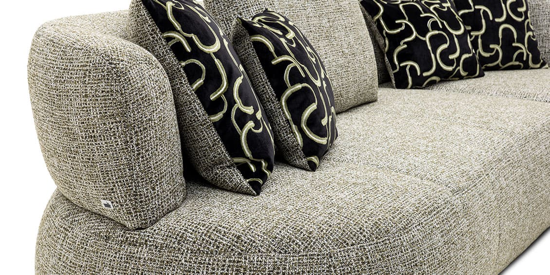PALAZZO II - Detailbild vom organischen Sofa, bezogen im Stoff Julius grün-weiß-grau-meliert