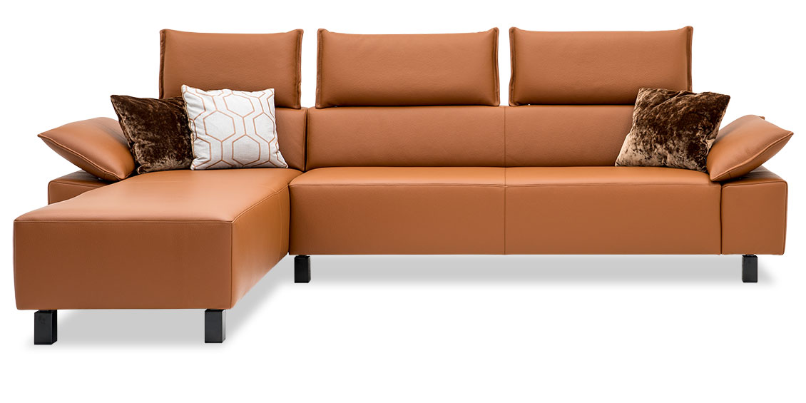 QUANTUM - 2,5 Platz Sofa mit Longchair und Kopfstützen in Leder Dolomiti cognac