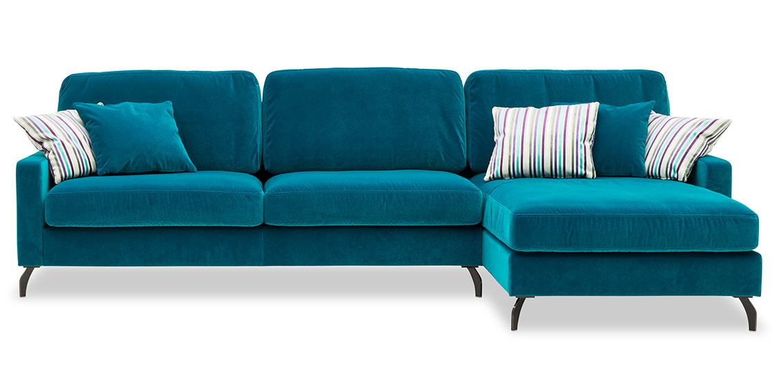 SALMA - 2,5 Platz Sofa mit Longchair in blauem Velours mit Zierkissen