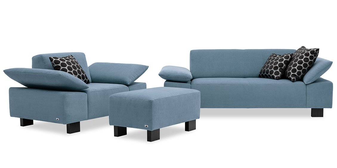 VENTANA - Sofagarnitur mit Hockerbank im grau blauen Stoff mit passenden Dekokissen