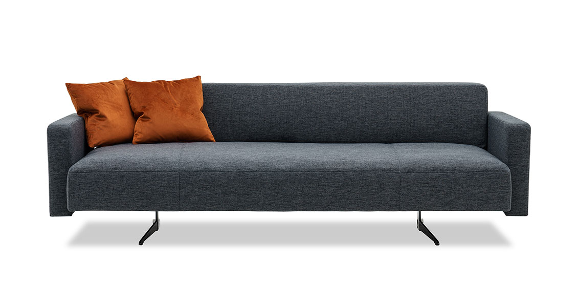 WAVE - 3 Platz Sofa mit einer Armlehne in Stoff dunkelgrau mit Zierkissen bronze