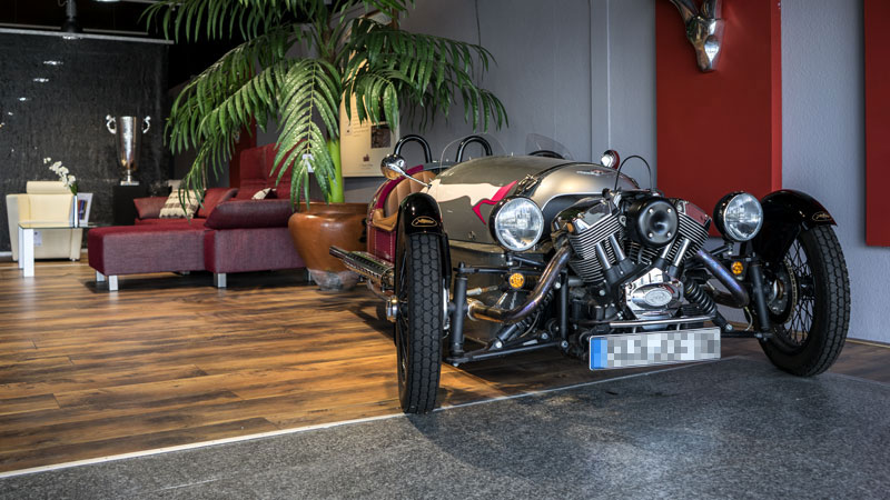 Morgan 3-Wheeler in Ausstellung Rehlingen Flasche