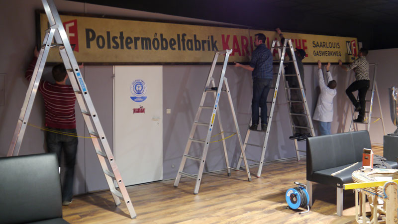 anbringen des gefundenen Werbeschildes