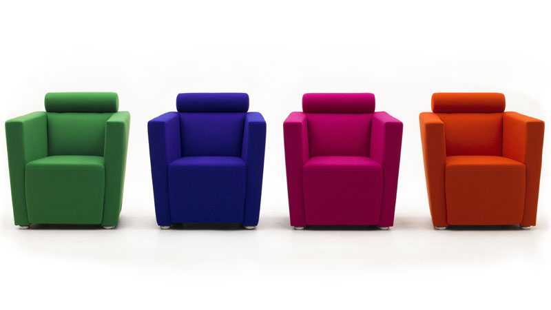 Sessel Arthe in verschiedenen bunten Wollstoffen