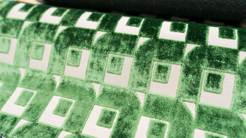 Nahaufnahme des Stoffs Pugin in grün von Designers Guild