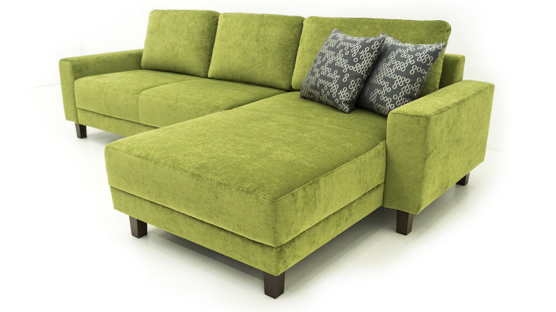 Couch Amica in grünem Samt mit dunkel gebeiztem Holzfuß