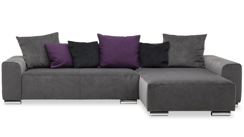 Sofa Miro mit Chromrollen als Sofafüße