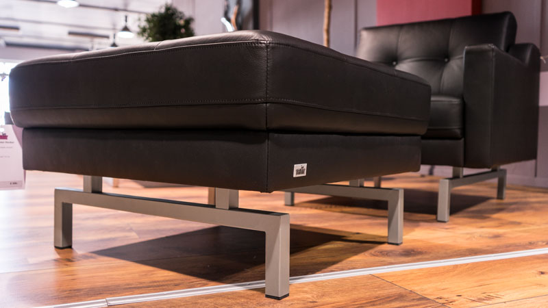 Sessel und Hocker Chesterfield mit passenden Sofafüßen