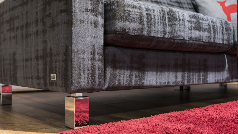 Detailbild vom Vierkantfuß in Chrom