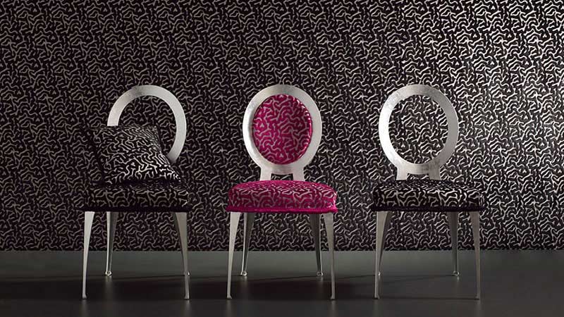 Stoffkollektion Mirage bezogene Stühle in schwarz und pinken Stoff