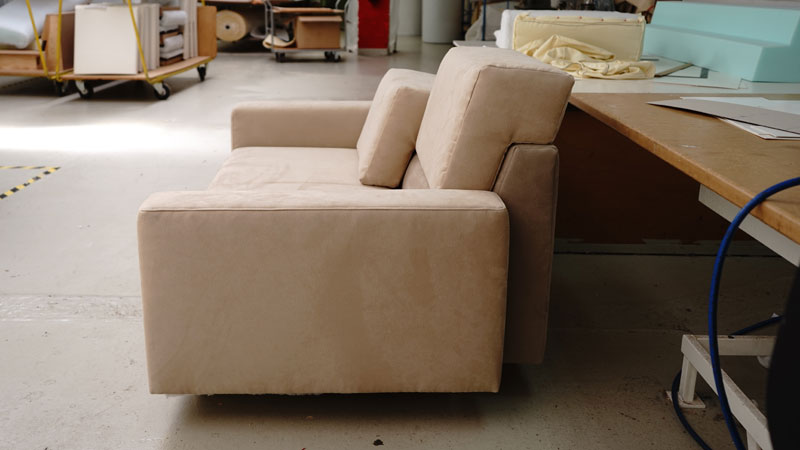 Neues Modell Sofa Sirius in der Entwicklung in Microfaserstoff