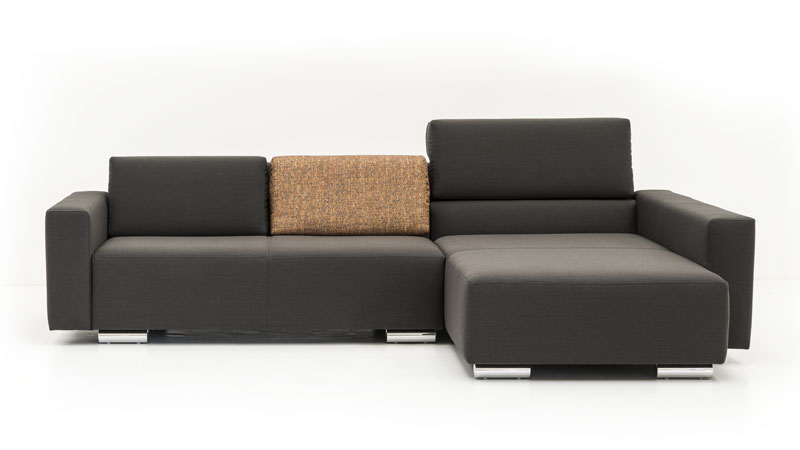 Neues Modell Sofa Sirius mit modularen Rückenkissen