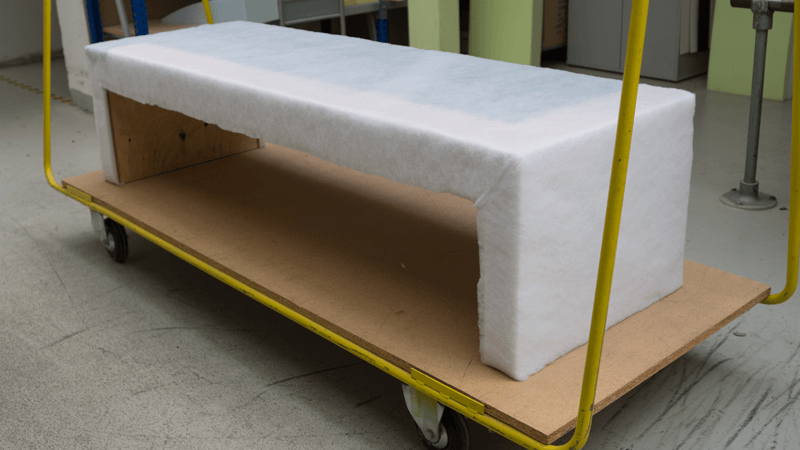 Weißpolster Polsterbank Modus in der Produktion