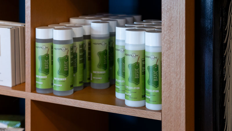 Keralux milder Reiniger und Pflegelotion im Showroom in Rehlingen