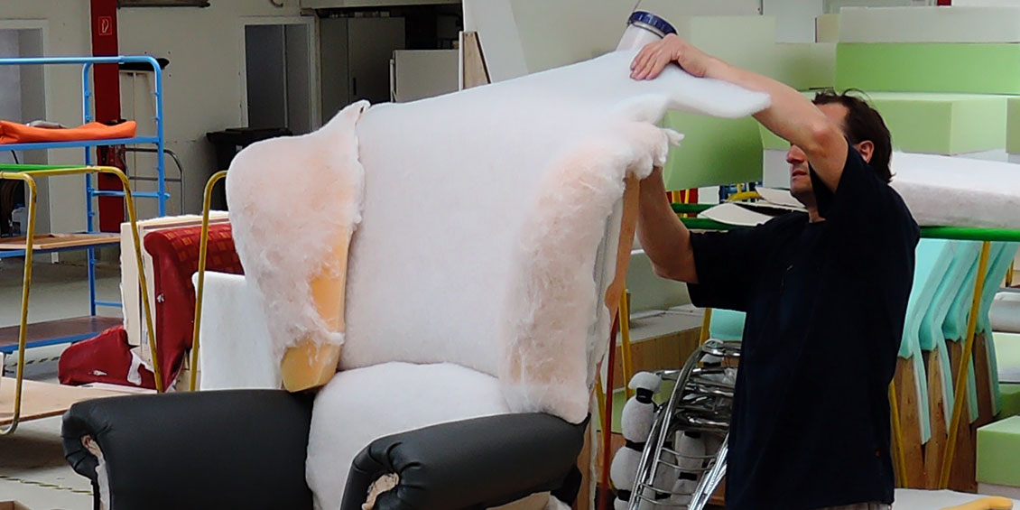 Neubezug Ohrensessel Weißpolster