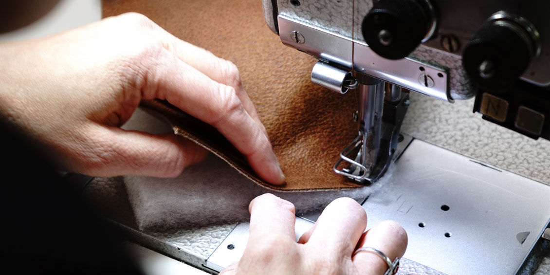 Nähen des Bezugs von Sessel Toulon