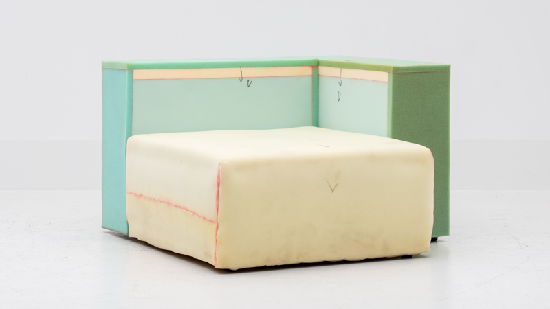 neues Modell Lounge-Sofa Carlo als Sessel in verschiedenen Schaumstoffen aufgebaut