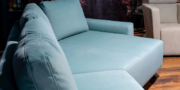Detailbild der asymmetrischen Trapezform von Sofa Delta