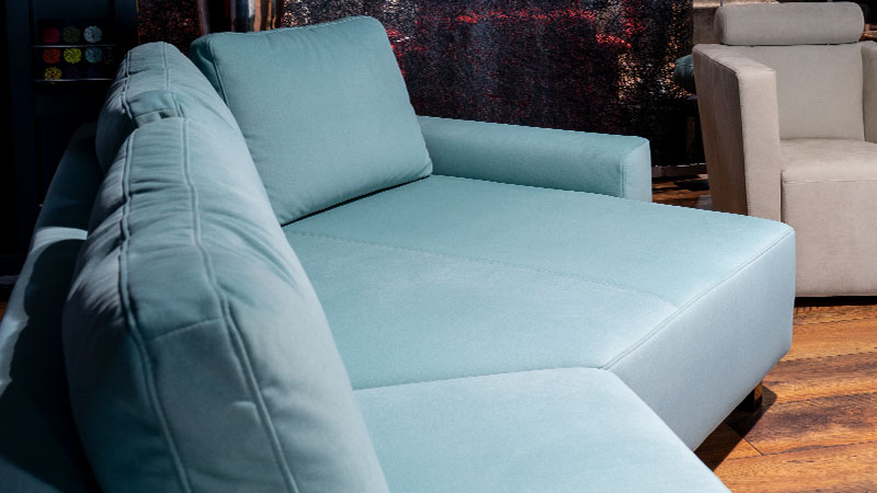 Detailbild der asymmetrischen Trapezform von Sofa Delta