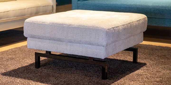 Chesterfield - Hocker ca. 72 x 72 cm Chenille Stoff JAB Jordan creme