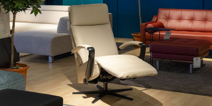 Relaxsessel - manuell verstellbar, drehbar bezogen im Leder Costa smoke