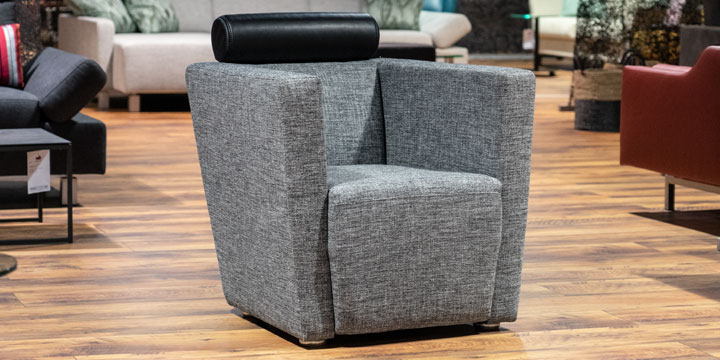 Arthe - Sessel ca. B 76 x H 85 x T85 bezogen in Stoff Picasso grey, Kopfrolle in Leder schwarz