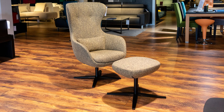 Queen - Sessel + Hocker, 360° drehbar Stoff JAB Chico gelb-grau-meliert