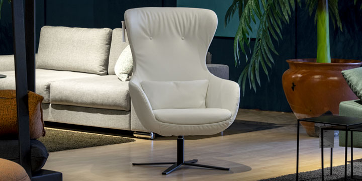 Queen - Sessel, 360° drehbar, inkl. Lendenkissen bezogen in Leder Napoli weiß